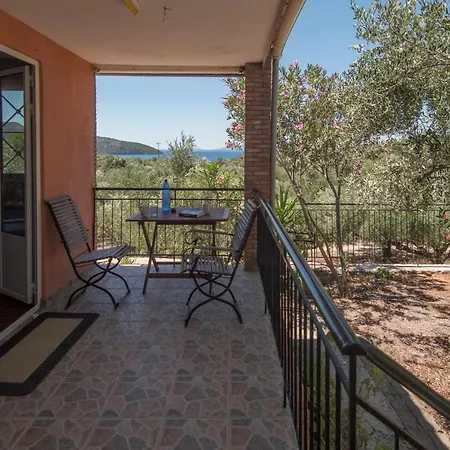 Little Country Hut 'mikri Eleni' Tatil Evi Akrogiali