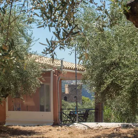 Little Country Hut 'mikri Eleni' Tatil Evi Akrogiali
